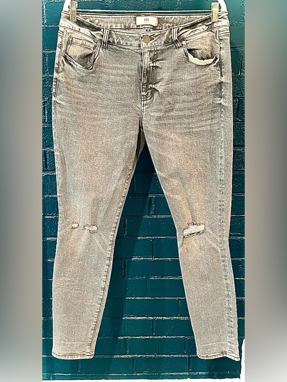 High-Rise Grey Skinny Jeans - Classic Stretch Fit